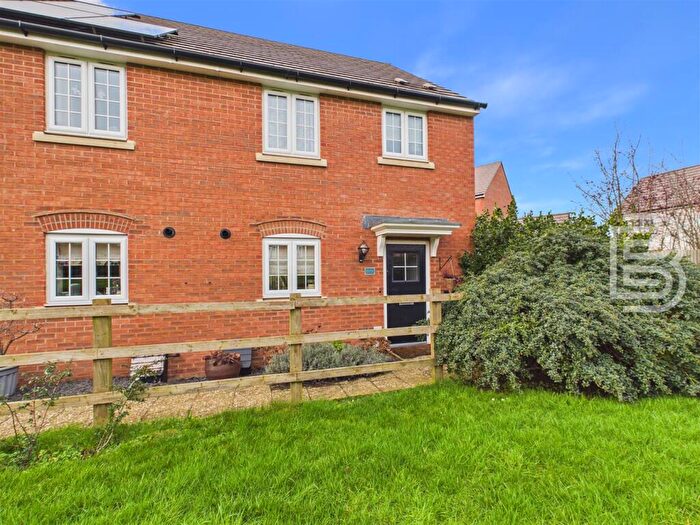 3 Bedroom Semi Detached House For Sale In East Close, Cawston, Rugby, CV22