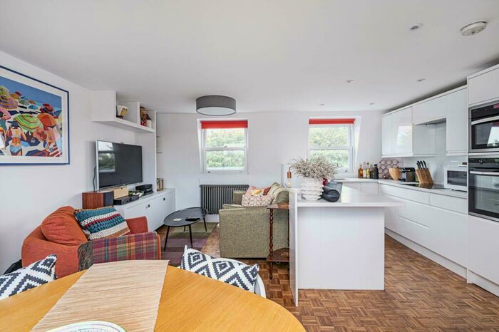 2 Bedroom Flat To Rent In Nevill Road, Stoke Newington, London, N16