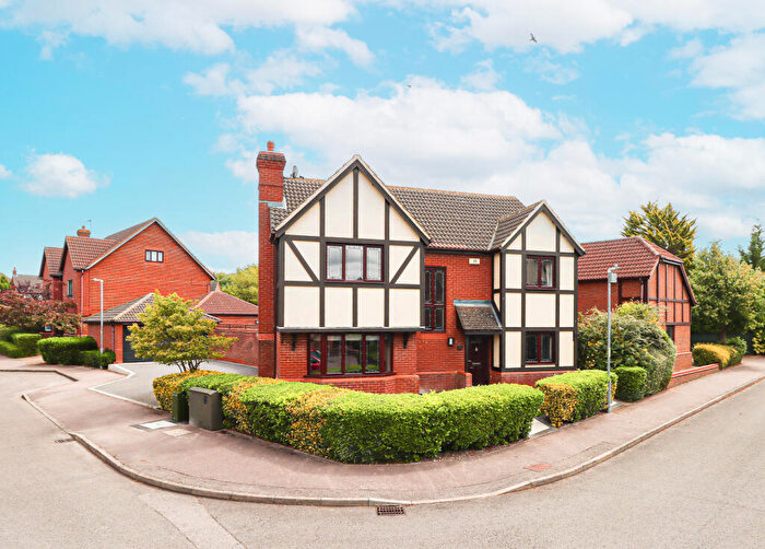 4 Bedroom Detached House For Sale In Badgers Gate, Dunstable, LU6