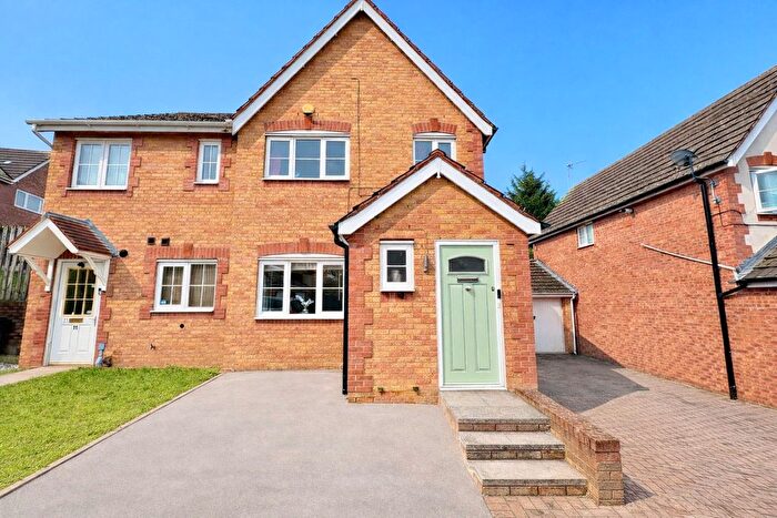 3 Bedroom Semi Detached House For Sale In Eden Court, Nuneaton, Warwickshire, CV10