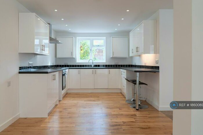 3 Bedroom End Of Terrace House To Rent In Albion Place, South Molton, EX36