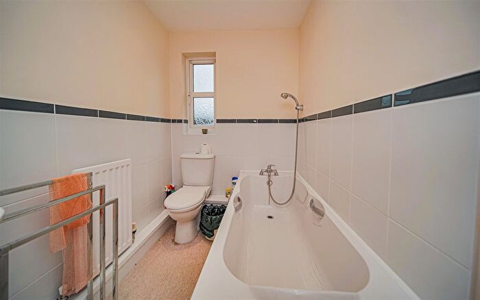2 Bedroom Flat For Sale In Foundry Close, Melksham, SN12