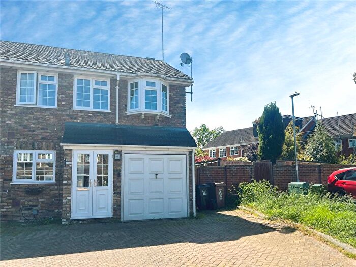 3 Bedroom End Of Terrace House For Sale In Meadow View, Winnersh, Wokingham, RG41