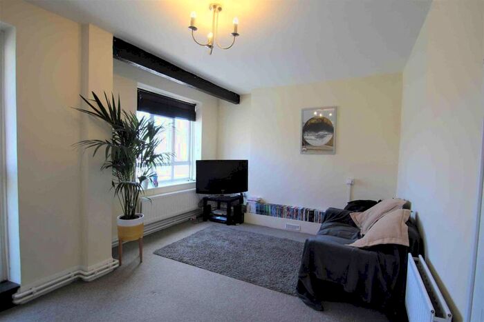 3 Bedroom Flat To Rent In Aubyn Square, London, SW15