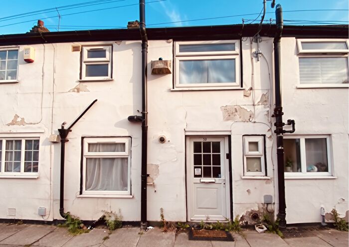 2 Bedroom Cottage For Sale In Livsey Street, Whitefield, M45