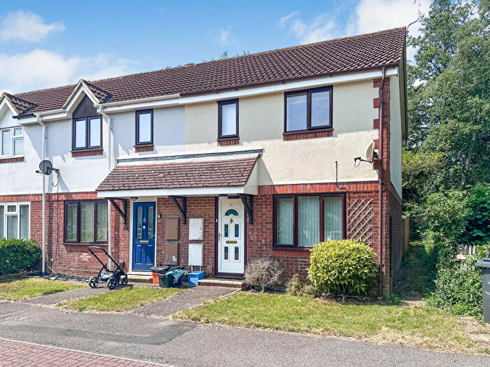 2 Bedroom End Of Terrace House For Sale In Radcot Close, Nine Elms, SN5