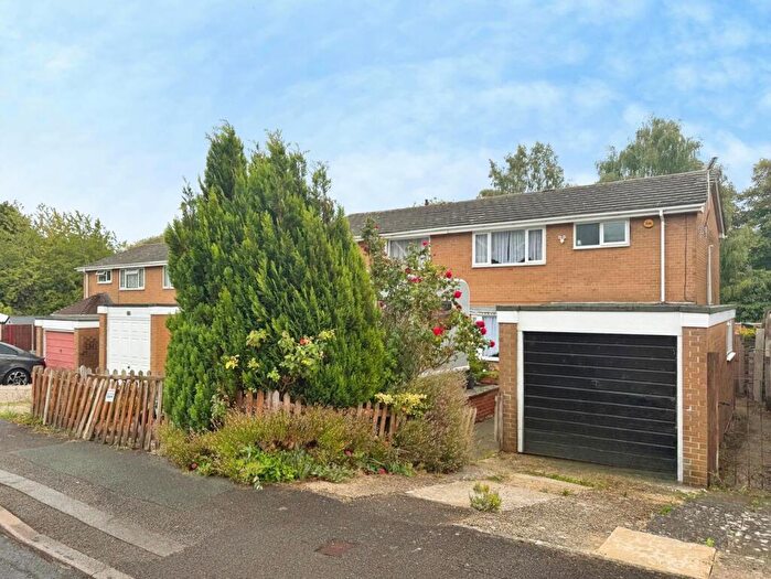 3 Bedroom Semi-Detached House For Sale In Hailstone Road, Basingstoke, Hampshire, RG21