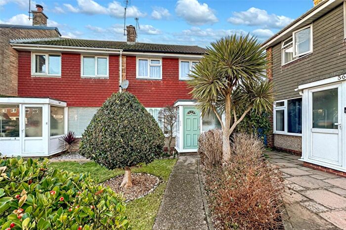 3 Bedroom End Of Terrace House For Sale In Fontwell Close, Rustington, Littlehampton, West Sussex, BN16