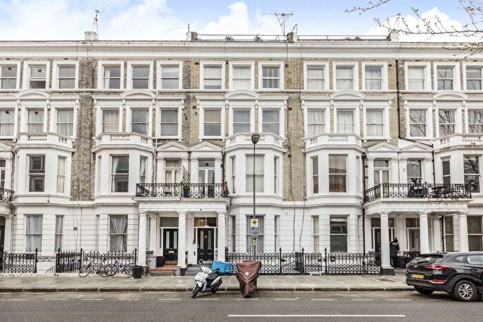 2 Bedroom Flat To Rent In Castletown Road, West Kensington, W14