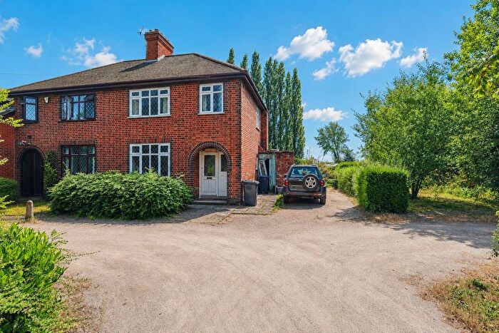 3 Bedroom Semi-detached House For Sale In Coventry Road, Hinckley, LE10
