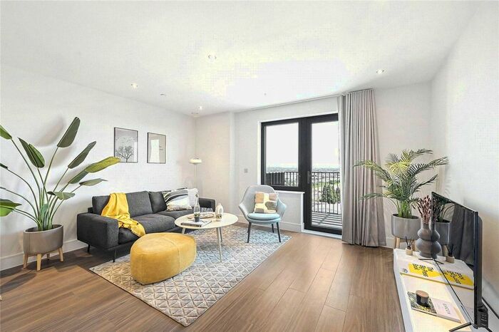 3 Bedroom Flat To Rent In Uncle Southall, Merrick Road, Southall, Middlesex, UB2