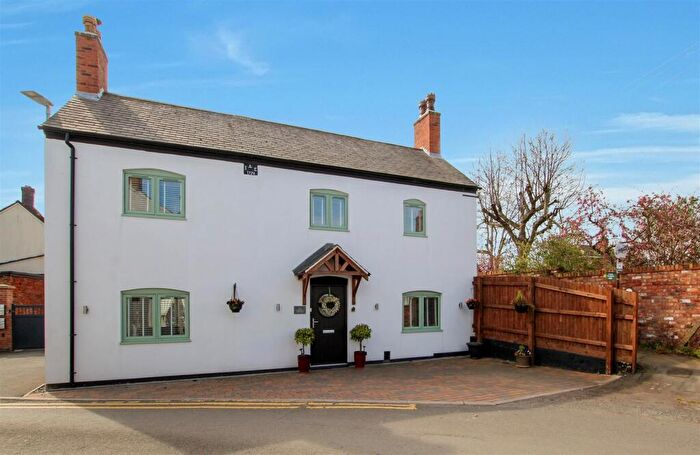 4 Bedroom Detached House For Sale In Chapel Street, Oakthorpe, DE12