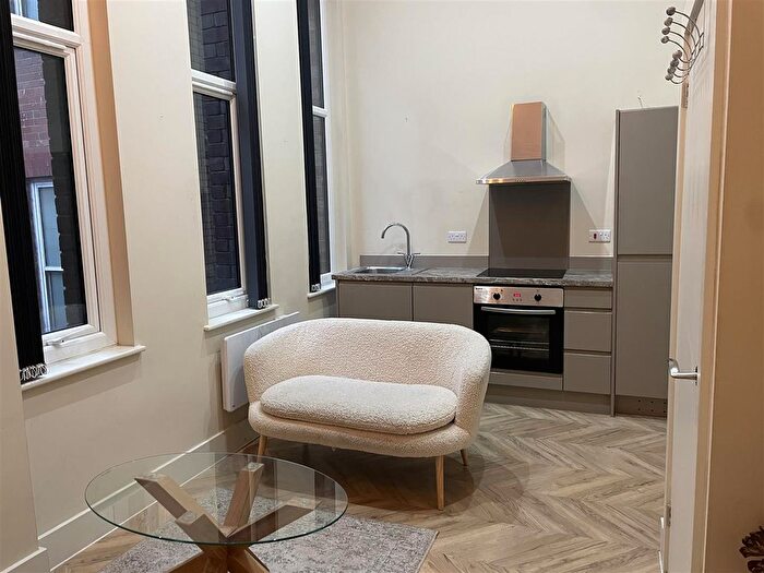 1 Bedroom Flat To Rent In A The Headrow, Leeds, LS1
