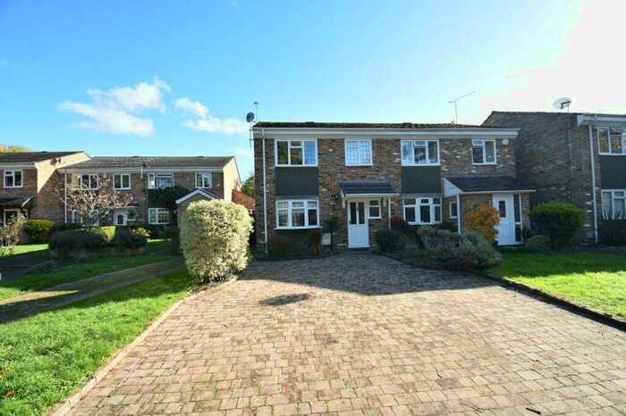 3 Bedroom House To Rent In Neville Close, Stoke Poges, SL2