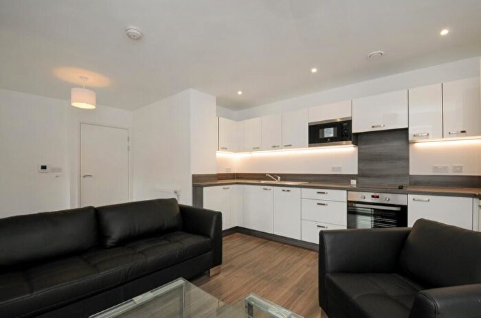 2 Bedroom Flat To Rent In Adenmore Road, London, SE6