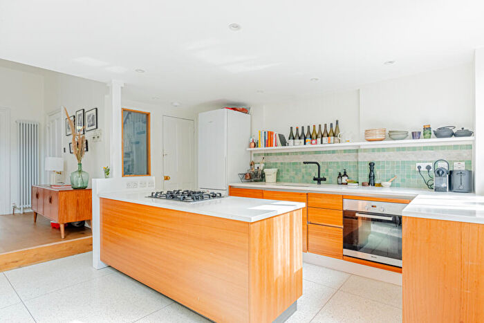 4 Bedroom Terraced House To Rent In Calabria Road, Highbury, N5