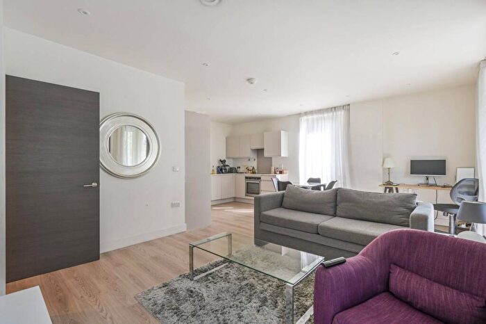 1 Bedroom Flat For Sale In Deauville Close, , Canary Wharf, London, E14