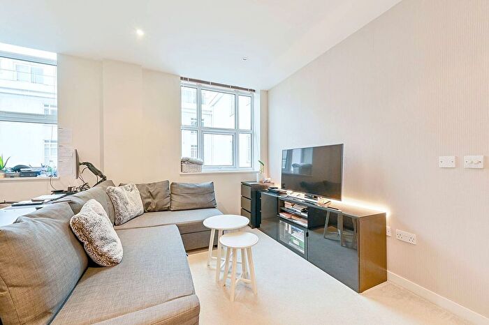 2 Bedroom Flat To Rent In Bromyard Avenue, Acton, London, W3