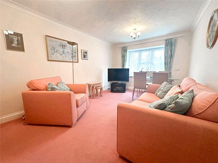 2 Bedroom Flat For Sale In Yew Tree Court, Barnet Lane, Elstree, Borehamwood, WD6