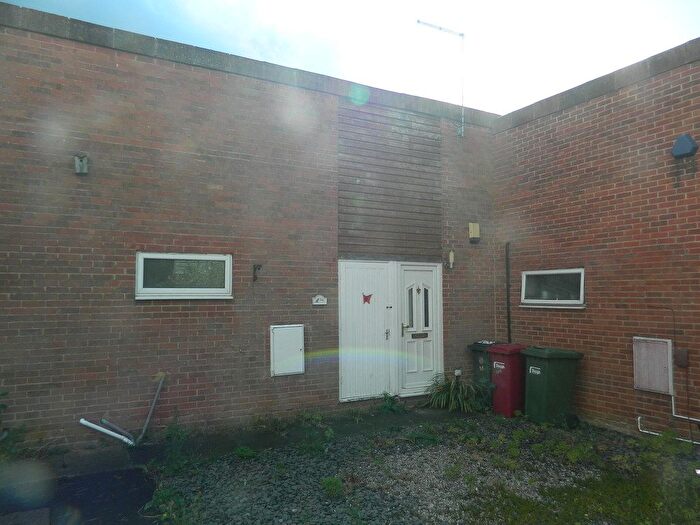 1 Bedroom Bungalow To Rent In Rochfords Gardens, Slough, Berkshire, SL2