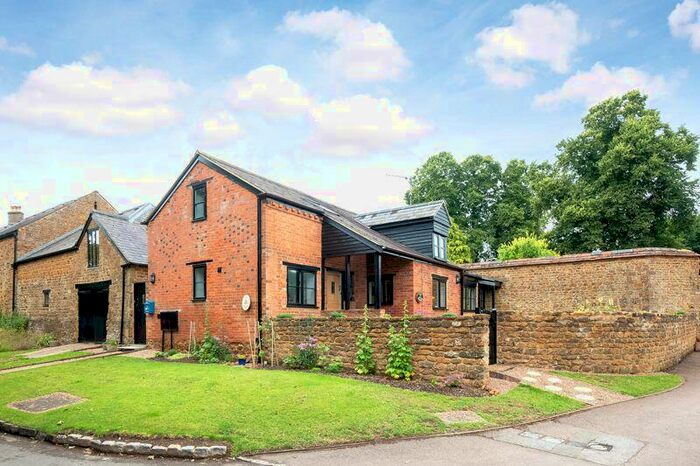 2 Bedroom Barn Conversion For Sale In The Granary, Milton - No Onward Chain, OX15