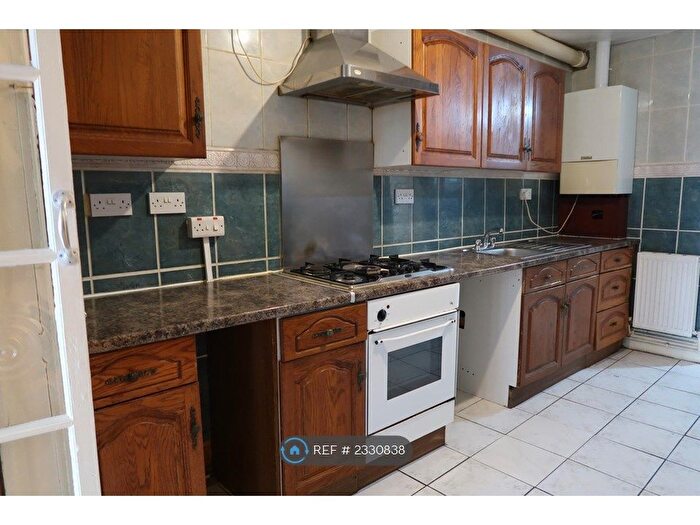 2 Bedroom Flat To Rent In Hickling Road, Ilford, IG1