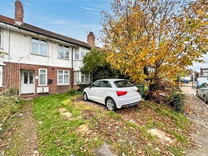 3 Bedroom Maisonette For Sale In Handel Way, Edgware, HA8