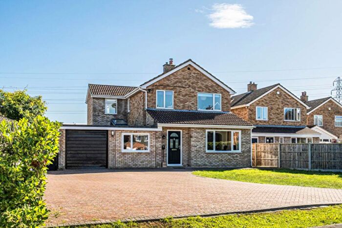 4 Bedroom Detached House For Sale In Cherwell Road, Bedford, MK41
