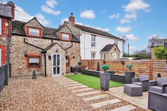 3 Bedroom Cottage For Sale In The Green, Highworth, SN6