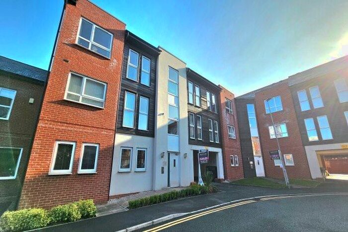2 Bedroom Flat To Rent In Georgia Avenue, Manchester, M20