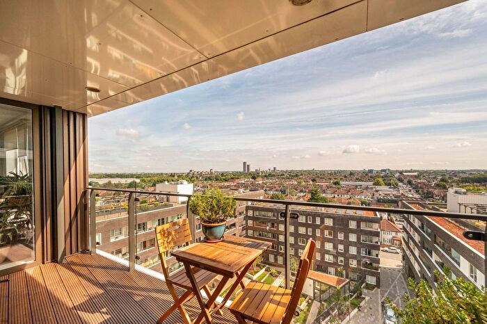 2 Bedroom Flat For Sale In Beck Square, Leyton, London, E10