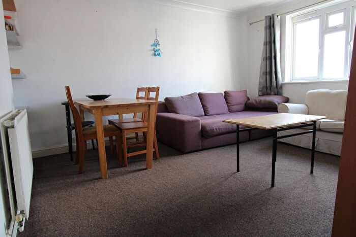 3 Bedroom Flat To Rent In Mitcham Eastfield, CR4