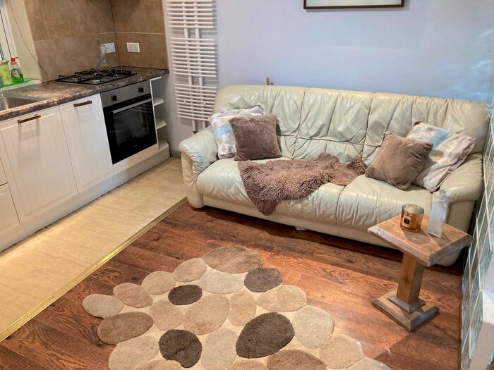 1 Bedroom Flat To Rent In Very Near Brentwick Gardens Area, South Ealing Brentford Borders, TW8