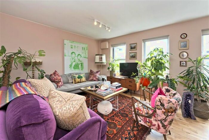 2 Bedroom Flat To Rent In Pembridge Villas, London, W11