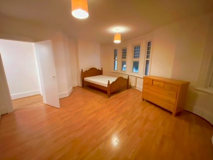 2 Bedroom Flat To Rent In Gunnersbury Avenue, London, W5