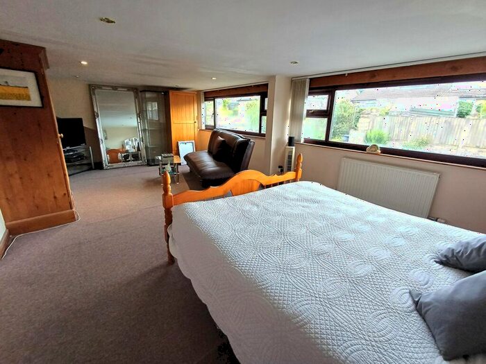 2 Bedroom Semi-Detached Bungalow For Sale In Farndale Road, Bradford, BD15