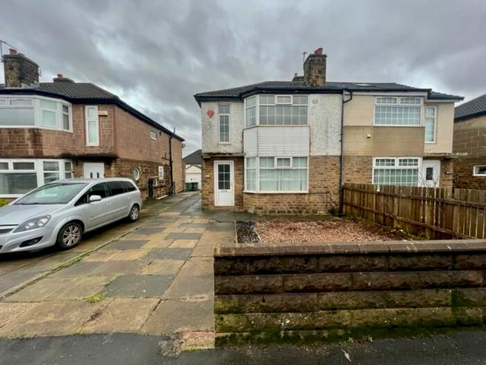 3 Bedroom Property To Rent In Bradford Road, Pudsey, LS28