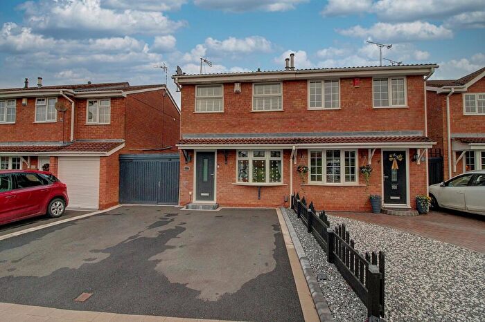 2 Bedroom Semi Detached House For Sale In Cambridge Drive, Nuneaton, CV10
