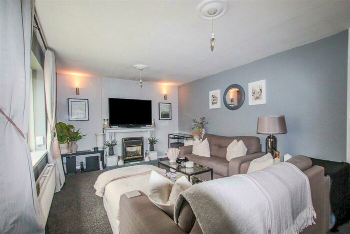 2 Bedroom Maisonette To Rent In Meggeson Avenue, Southampton, SO18