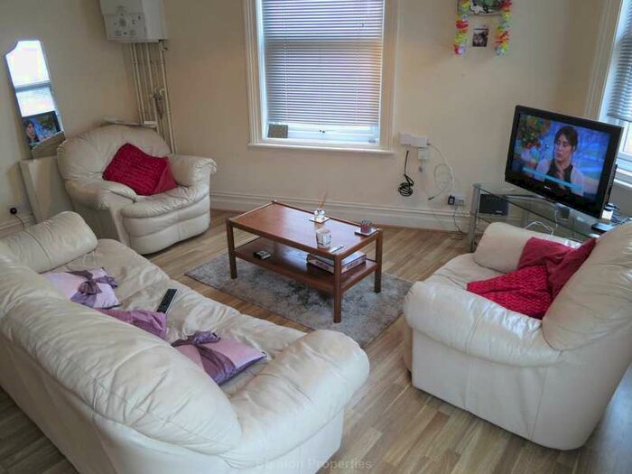 3 Bedroom Apartment To Rent In ?85 Pppw, Rippingham Road, Withington, M20