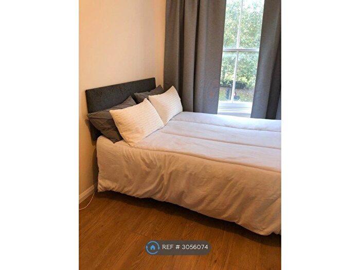 5 Bedroom Flat To Rent In Eric Street, London, E3