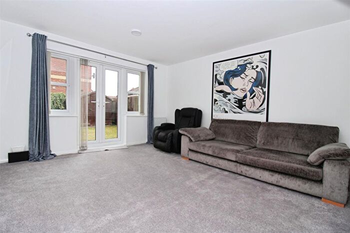 3 Bedroom Town House For Sale In Heatherwood Court, Bransholme, Hull, HU7