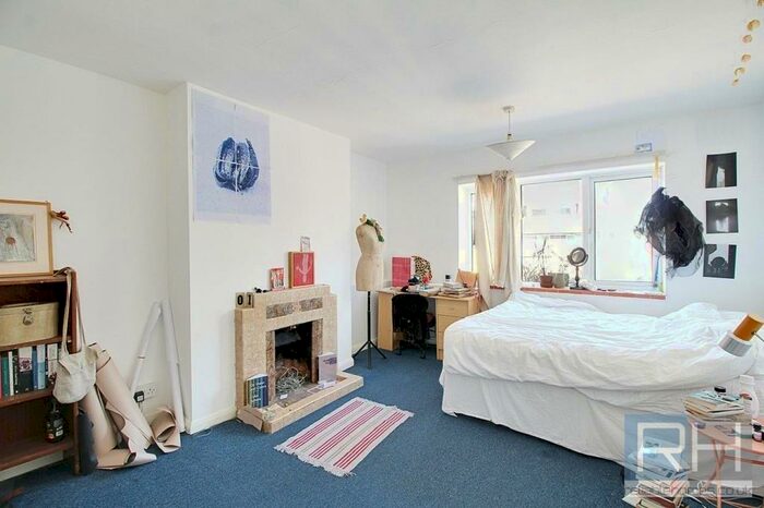 3 Bedroom Flat To Rent In Fairfield Gardens, Crouch End, London, N8