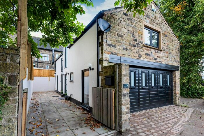 3 Bedroom Detached House For Sale In Back Green, Outlane, Huddersfield, HD3