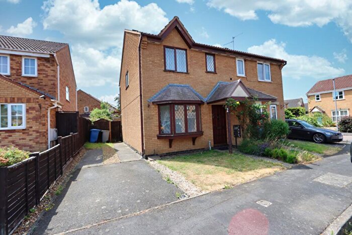 3 Bedroom Semi Detached House For Sale In Viking Close, Kettering, NN16