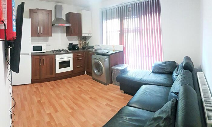 2 Bedroom Flat To Rent In Egerton Road, Manchester, M14