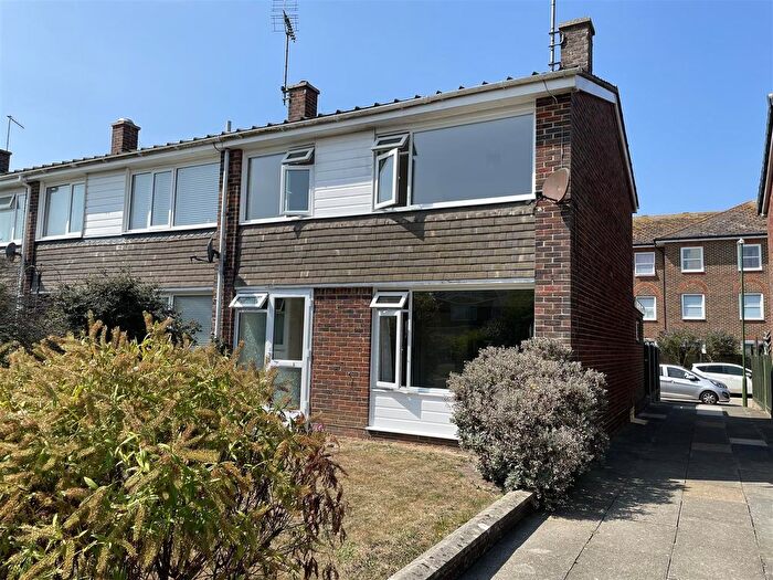 3 Bedroom End Of Terrace House To Rent In Norfolk Gardens, Littlehampton, BN17