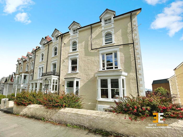 2 Bedroom Flat For Sale In Church Walks, Llandudno, LL30