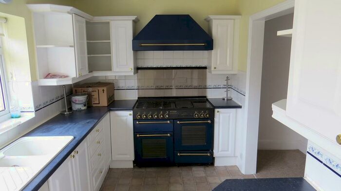 3 Bedroom Cottage To Rent In West Street, Poole, BH15