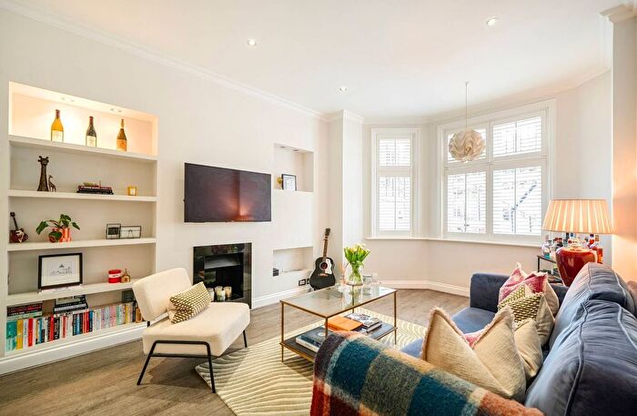 2 Bedroom Flat To Rent In Lennox Gardens, Chelsea, London, SW1X